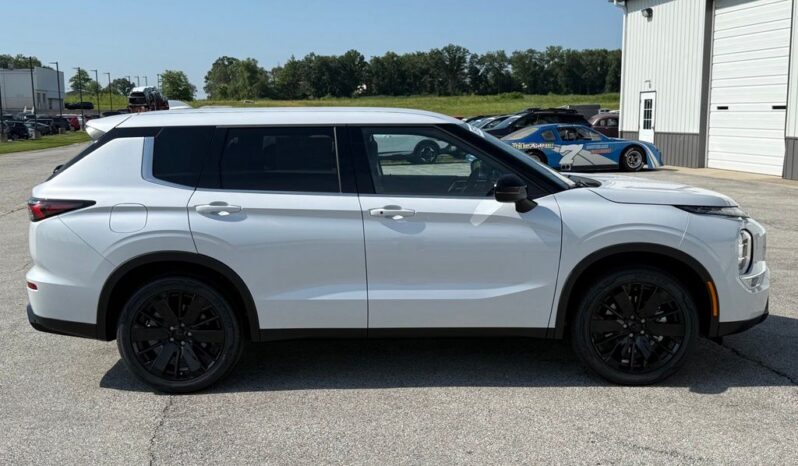 
								Mitsubishi Outlander full									