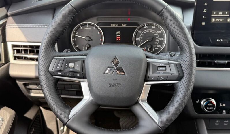 
 Mitsubishi Outlander full									