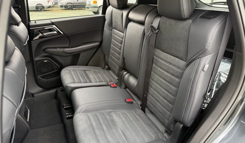 
 Mitsubishi Outlander full									