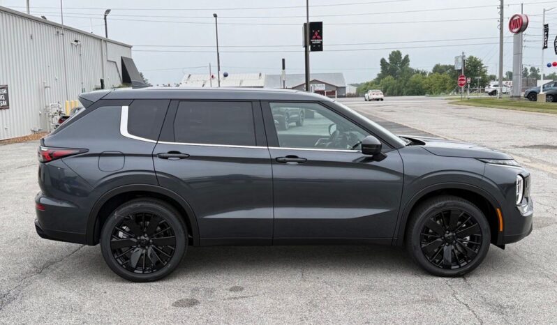 
 Mitsubishi Outlander full									