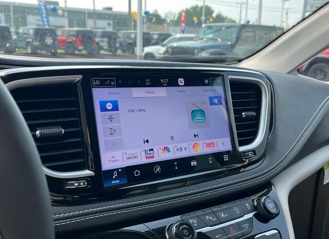 
 Chrysler Pacifica full									