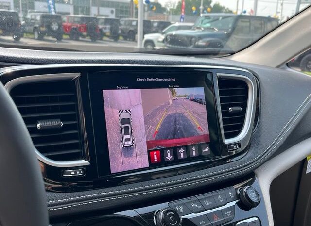 
 Chrysler Pacifica full									