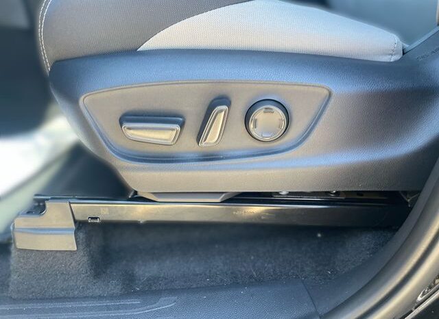 
 Toyota Tacoma Hybrid full									