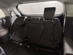 Kia Carnival full