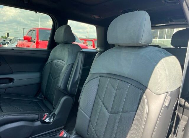 
								Kia Telluride full									