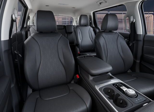 
								Kia Carnival Hybrid full									