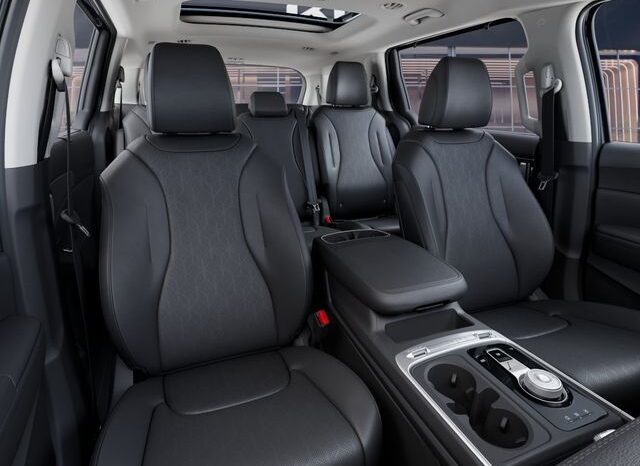 
								Kia Carnival Hybrid full									