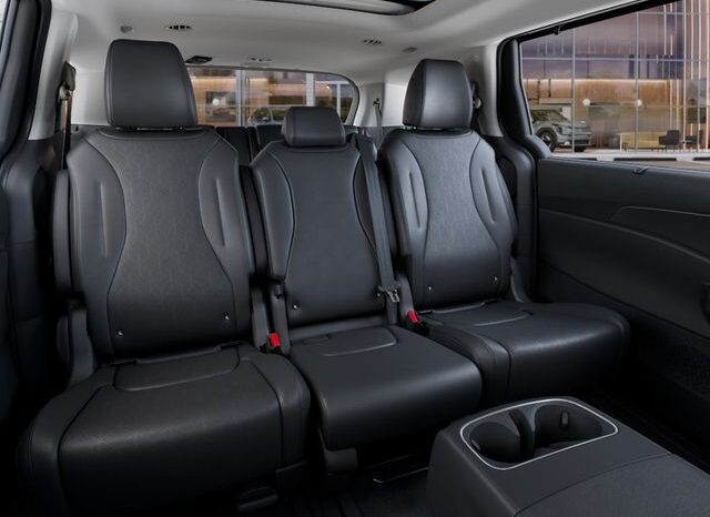 
								Kia Carnival Hybrid full									