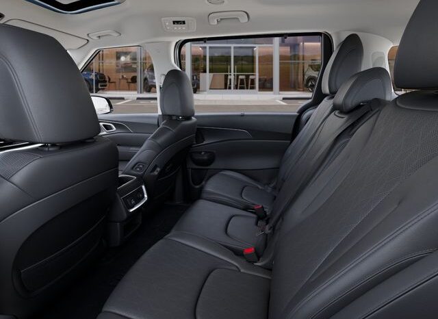 
								Kia Carnival Hybrid full									