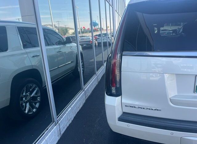 
 Cadillac Escalade full									
