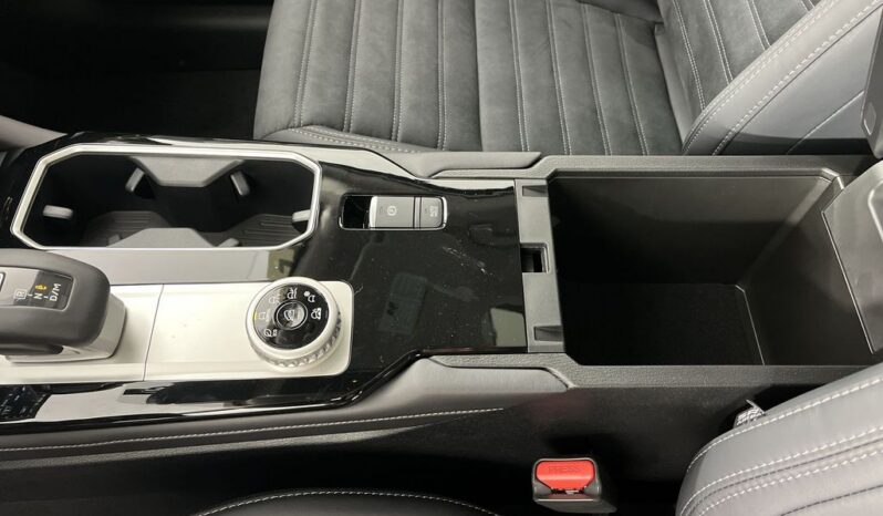 
								Mitsubishi Outlander full									