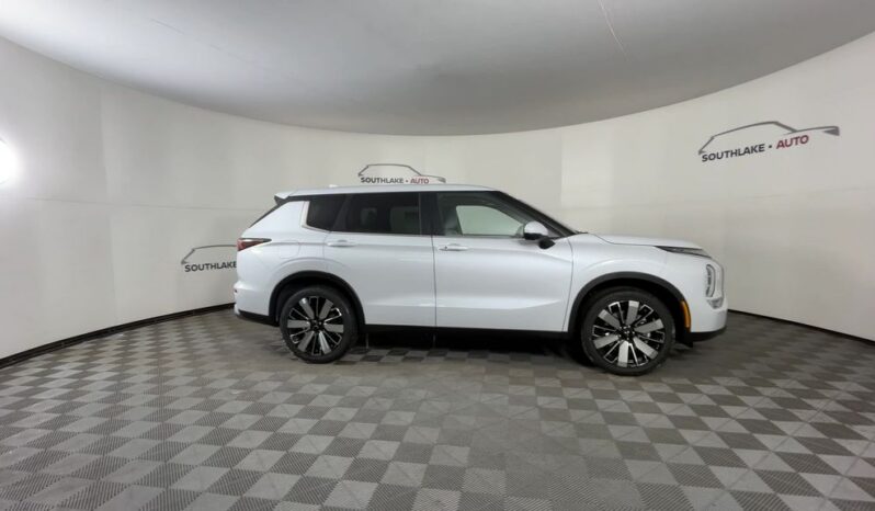 
 Mitsubishi Outlander full									
