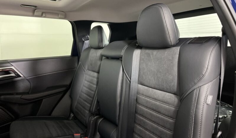 
 Mitsubishi Outlander full									