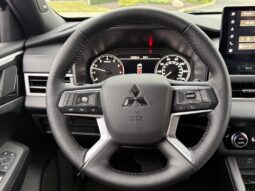 
 Mitsubishi Outlander full									