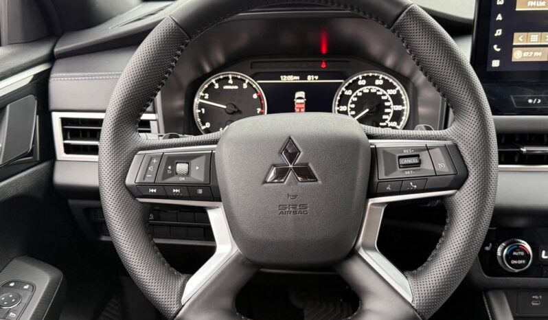 
 Mitsubishi Outlander full									