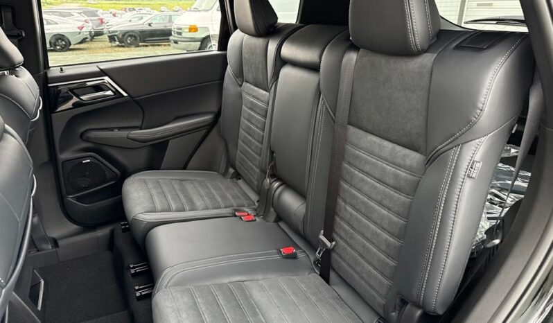 
 Mitsubishi Outlander full									