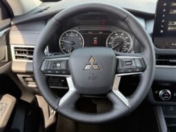 Mitsubishi Outlander full