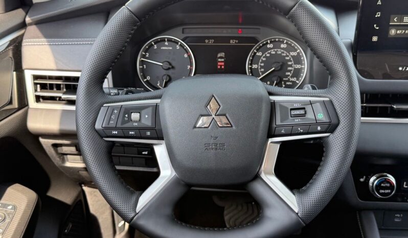 
 Mitsubishi Outlander full									