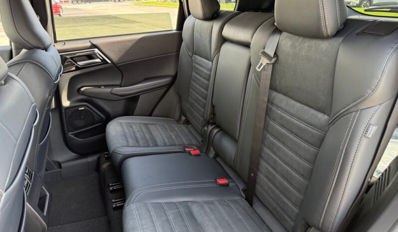 
 Mitsubishi Outlander full									