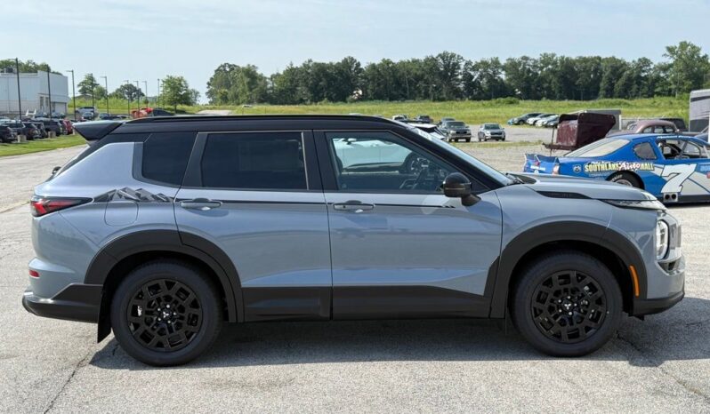 
 Mitsubishi Outlander full									
