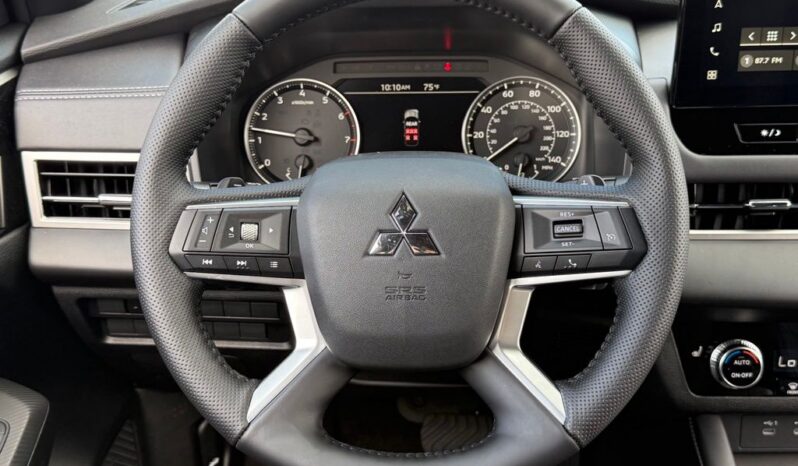 
 Mitsubishi Outlander full									