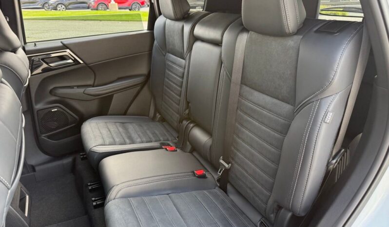 
 Mitsubishi Outlander full									