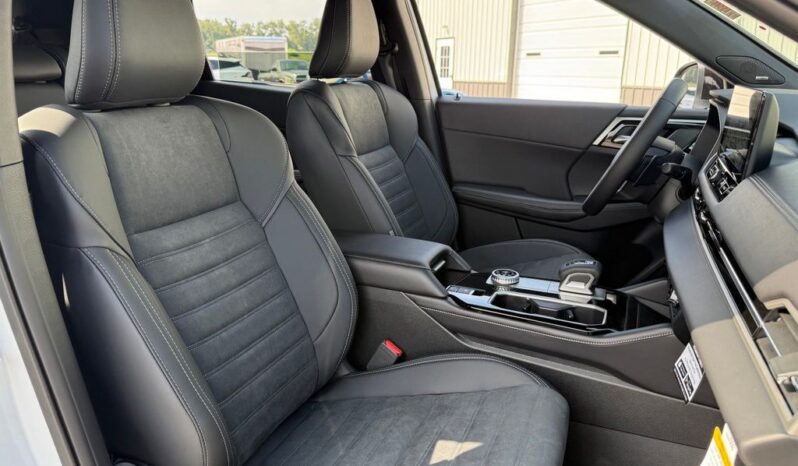 
 Mitsubishi Outlander full									