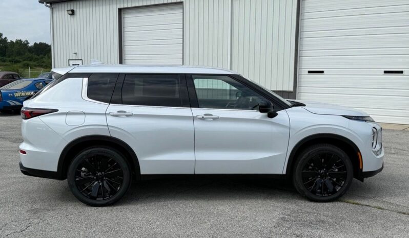 
 Mitsubishi Outlander full									