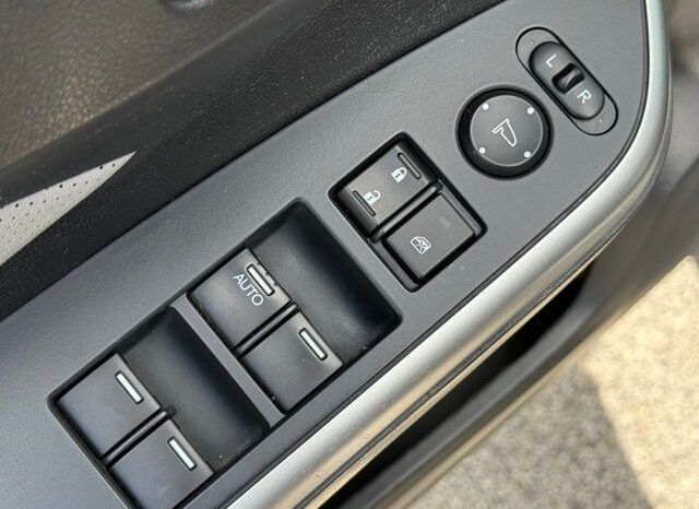 
								Honda CR-V full									