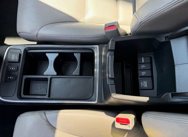 
								Honda CR-V full									