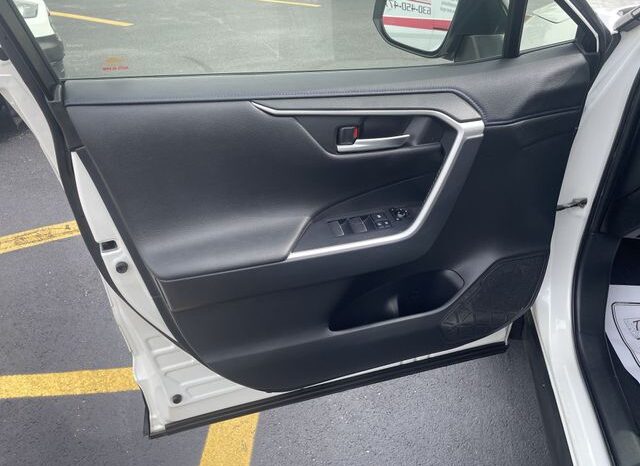 
								Toyota RAV4 Hybrid full									