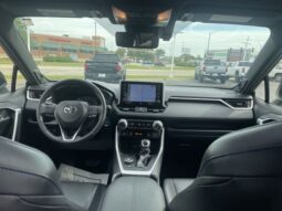 
										Toyota RAV4 Hybrid full									