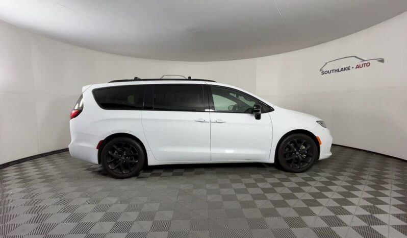 
 Chrysler Pacifica full									