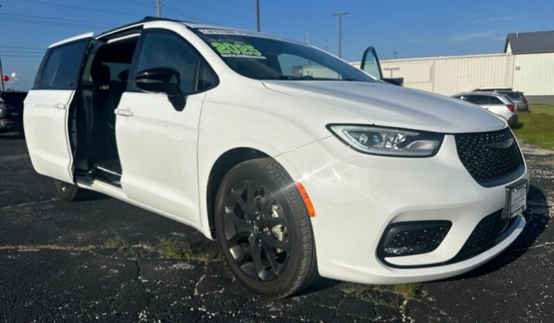 
 Chrysler Pacifica full									