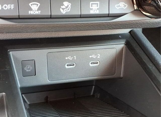 
								Nissan Kicks full									