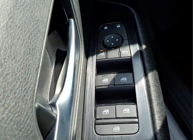 
								Nissan Kicks full									