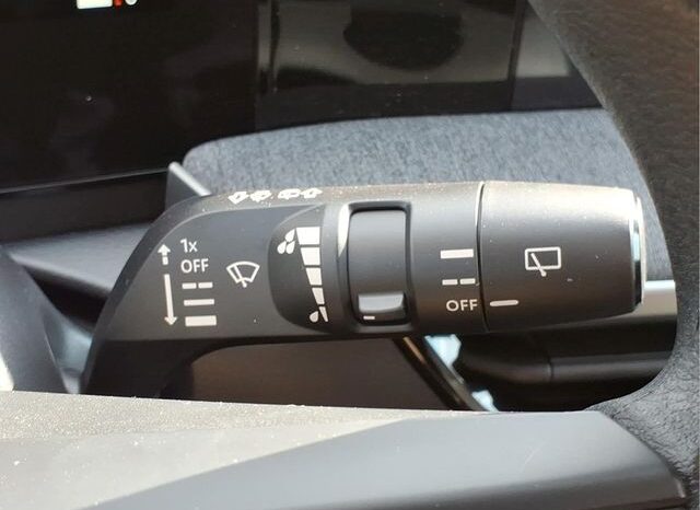 
								Nissan Kicks full									