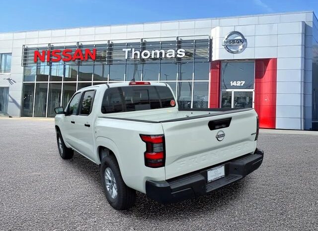 
								Nissan Frontier full									