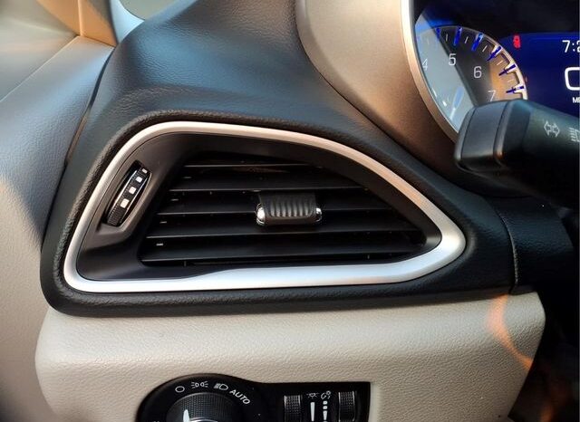 
								Chrysler Pacifica full									