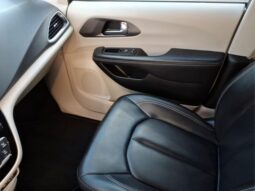 
										Chrysler Pacifica full									