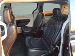 
										Chrysler Pacifica full									