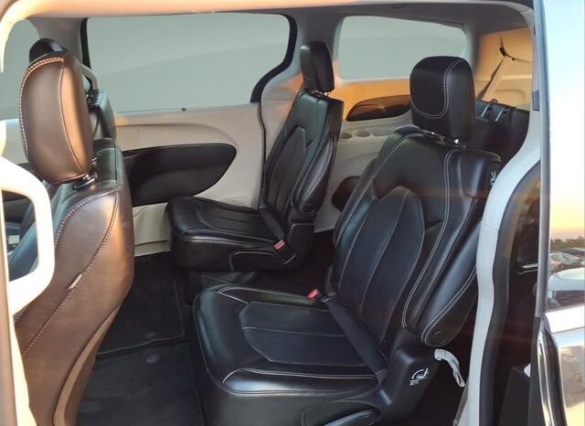 
								Chrysler Pacifica full									