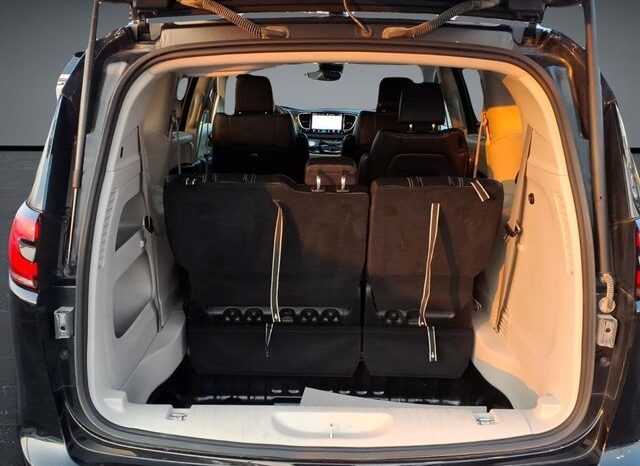 
								Chrysler Pacifica full									