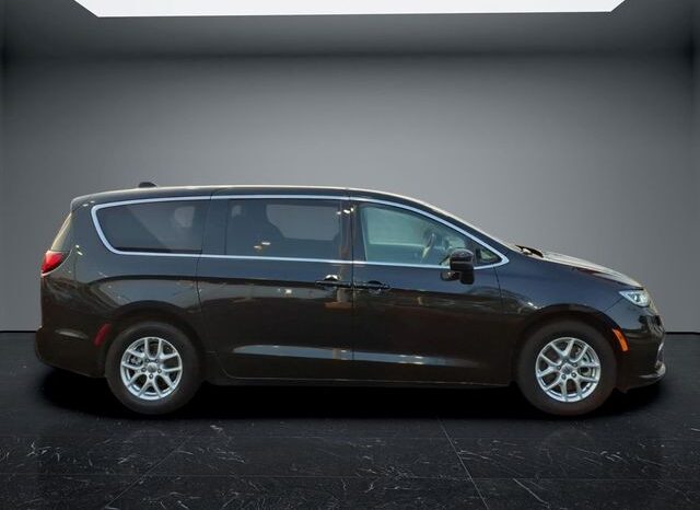 
								Chrysler Pacifica full									