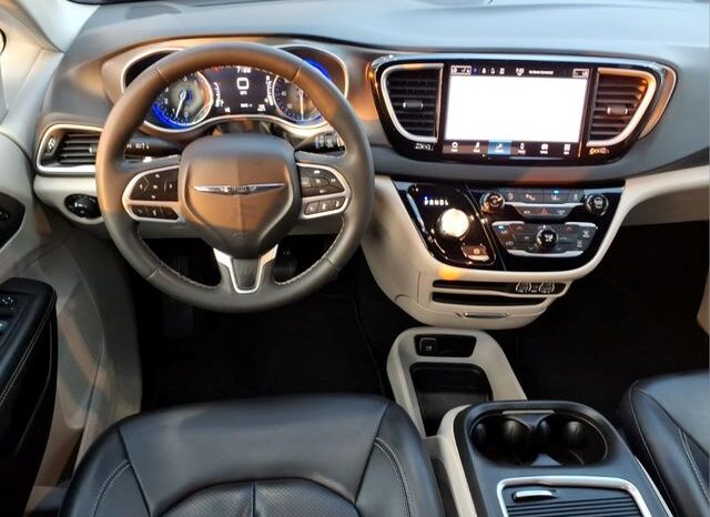 
								Chrysler Pacifica full									