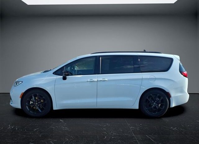 
 Chrysler Pacifica full									