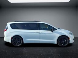 
 Chrysler Pacifica full									