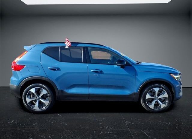 
								Volvo XC40 full									