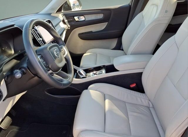 
								Volvo XC40 full									