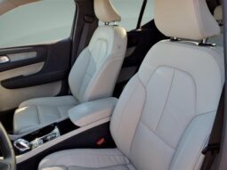 
										Volvo XC40 full									